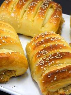 A picture of Title: chicken bread.