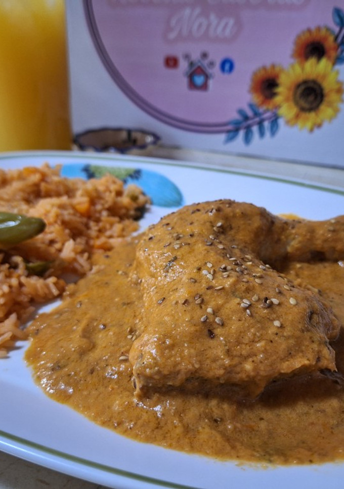 Una foto de Guiso de piernas de pollo con tomate y ajonjolí