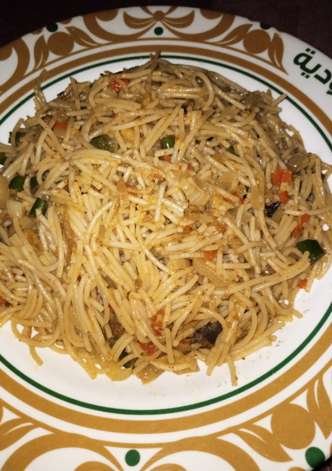 A picture of Stir fry spaghetti.