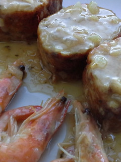 Una foto de Albondigón de merluza y jamón