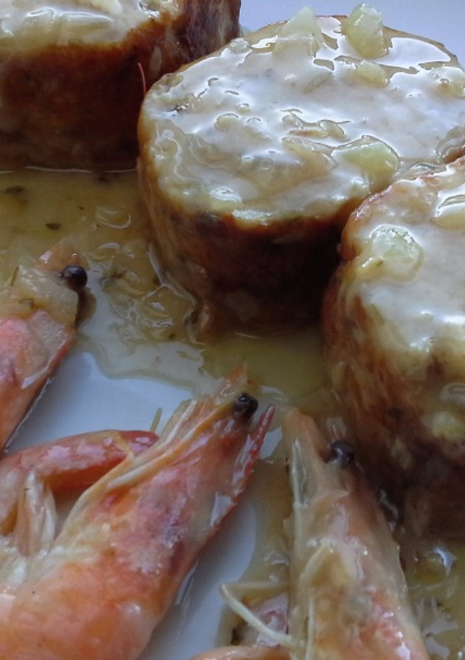 Una foto de Albondigón de merluza y jamón