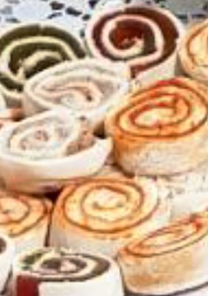 Una foto de Rollitos de pan de molde con atún, mahonesa y palitos de surimi