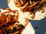 Una foto de taquitos de repollo