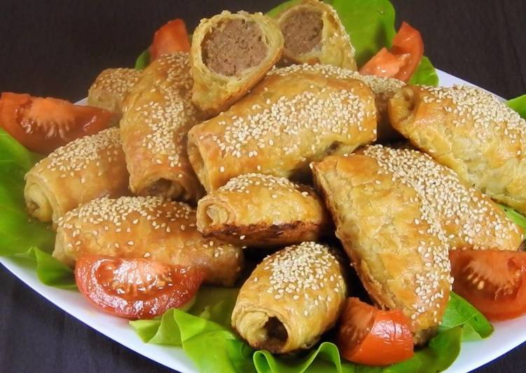 Tasy Mini Cheesy Meatball Pies Wrapped in Puff Pastry