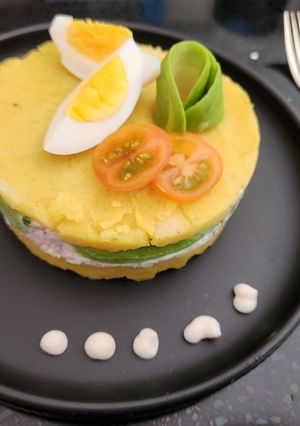 Una foto de Causa Limeña al curry