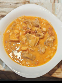 Una foto de Habichuelas con cerdo y chorizo