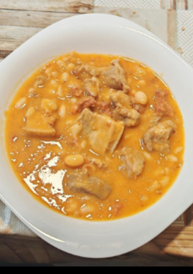 Una foto de Habichuelas con cerdo y chorizo
