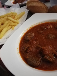 Una foto de ¡Estofado de ternera con patatas! 🍲
