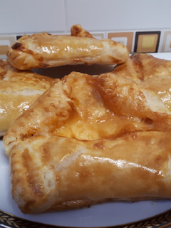 Una foto de Hojaldres rellenos
