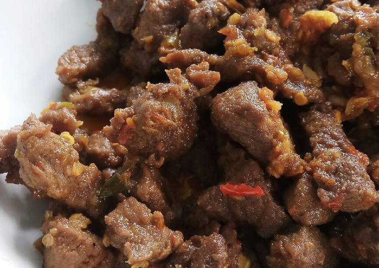 Langkah Mudah untuk Menyiapkan Daging Tumis Pedas yang Enak