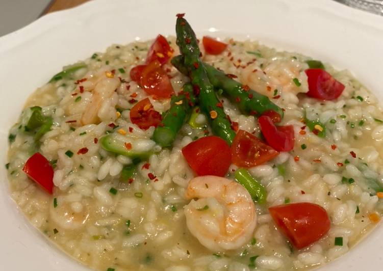 How to Prepare Perfect Prawn, asparagus and lemon risotto