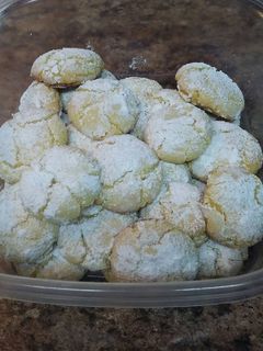 A picture of Easy Lemon Crinkle Cookies.
