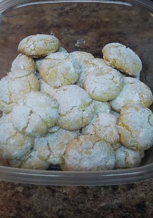 A picture of Easy Lemon Crinkle Cookies.
