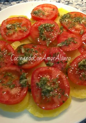 Foto principal de Ensalada de patata y tomate natural