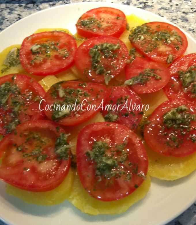 Foto principal de Ensalada de patata y tomate natural