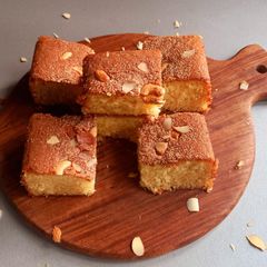 A picture of Eggless Rava/ Sooji Cake in kadhai.