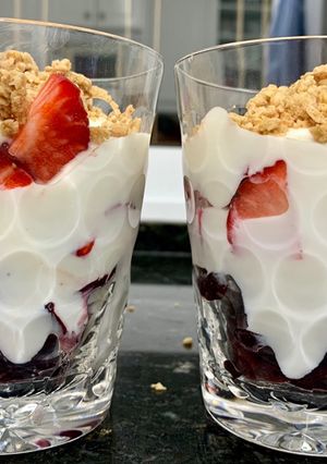 Foto principal de Fresas, cerezas, queso batido y cereales