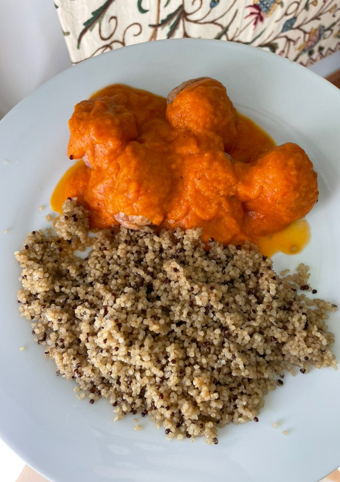 Una foto de Albóndigas con salsa de tomate