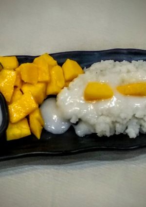 A picture of Sweet Sticky Rice with Coconut and Mango.
