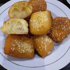 A picture of Odading / roti goreng / bolang baling empuk.