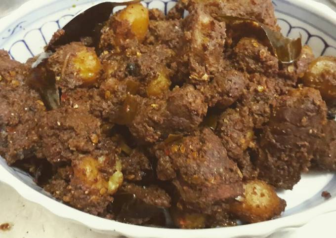 Rendang daging pedas dengan baby potato