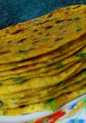 A picture of Methi ke theple (gujrat special).