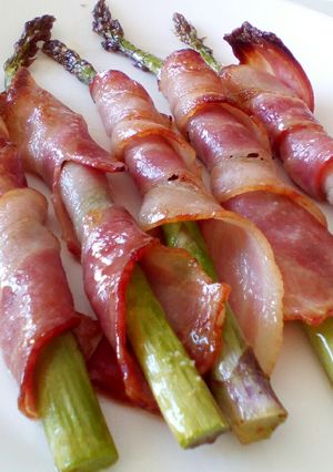 A picture of Asparagus Wrapped In Bacon.