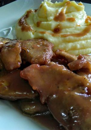 Una foto de Lomito de cerdo en salsa a base de sangría!