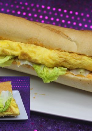 Una foto de Bocadillo de tortilla con lechuga