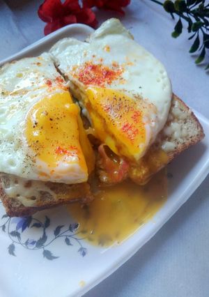 A picture of Sunny side up sandwich.