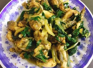 Hình của món Ếch xào lá lốt.