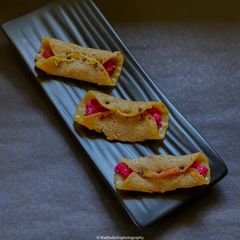A picture of Beetroot Shrikhand in Malpua.