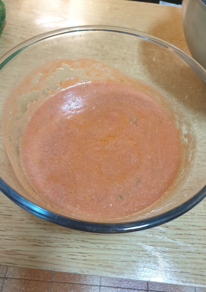 Una foto de Salmorejo estilo "antequerano"