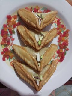 शाही मावा गुजिया (Shahi Mava gujiya recipe in hindi) रेसिपी मुख्य फोटो