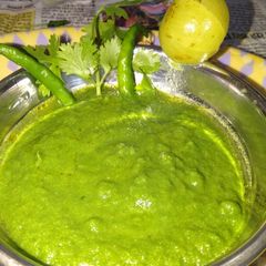 A picture of धनिया पत्ता और आंवले की चटनी.