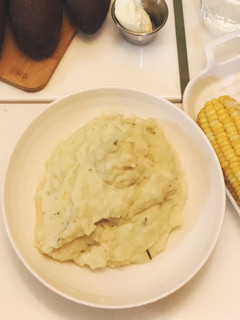 A picture of Garlic mashed potatoes.