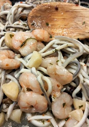 Una foto de Gulas con gambas
