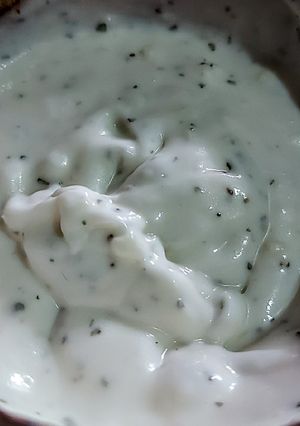 Una foto de ALIOLI 🧄a La🌿Guasca y Pimienta negra...!