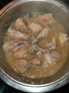 Una foto de Pollo con cerveza