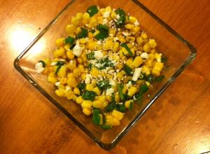 Una foto de Ensalada de granitos de elote con cebollín