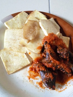 A picture of Fried yam with pomo stew.