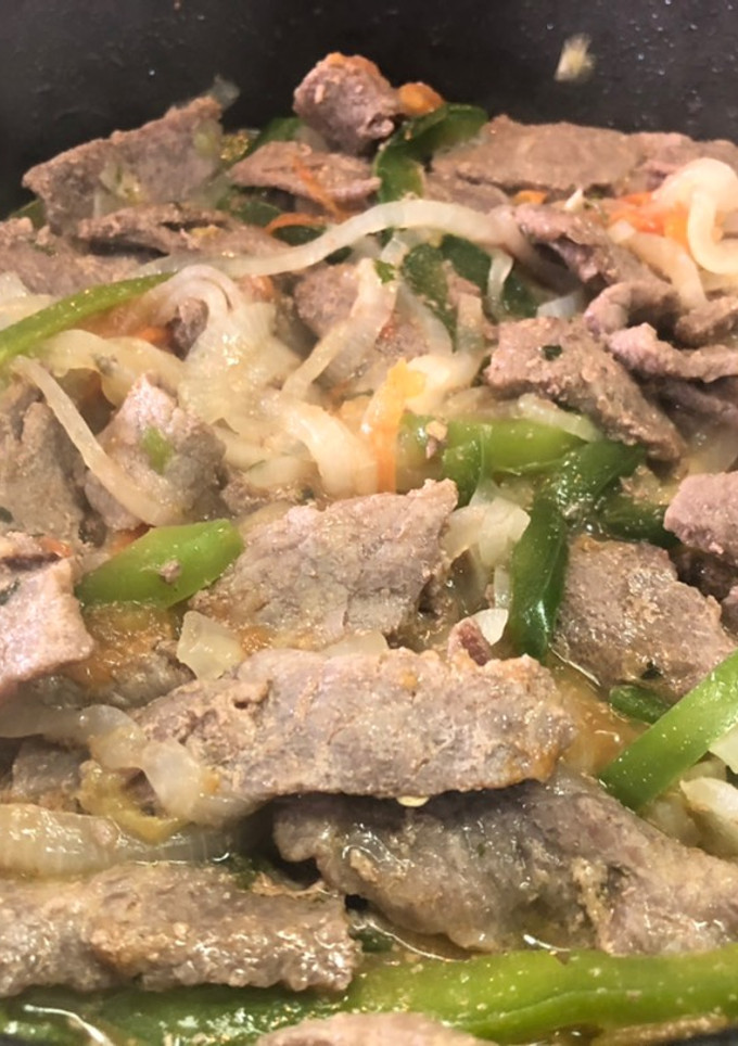 Una foto de Bistec de Res encebollado