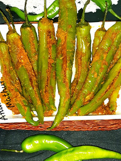 बेसन की मिर्ची (Besan Ki Mirchi recipe in hindi) रेसिपी मुख्य फोटो