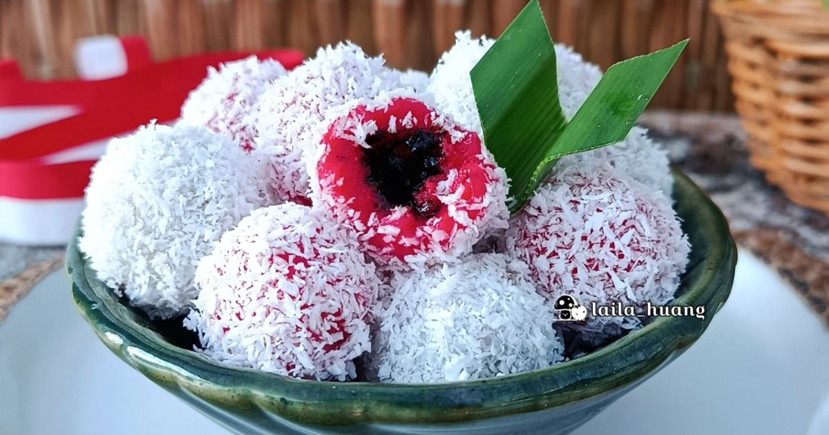 Klepon Merah Putih isi Coklat