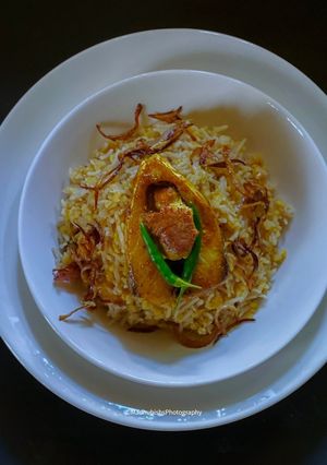 A picture of Ilish Bhaaja.