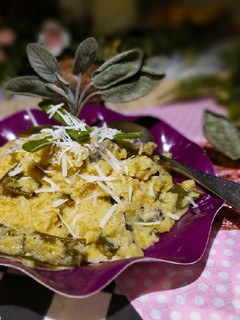 Una foto de Keto-Risotto de Coliflor, Verduras y Queso de Oveja al Ras el Hanout
