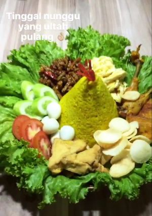 Foto resep Nasi kuning rice cooker