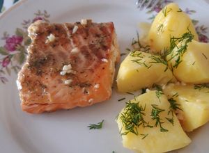 Zdjęcie przepisu Łosoś smażony na maśle z cytryną.