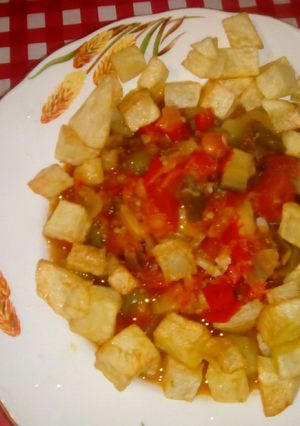 Una foto de Pisto con papas fritas 😊💚👏👏👏
