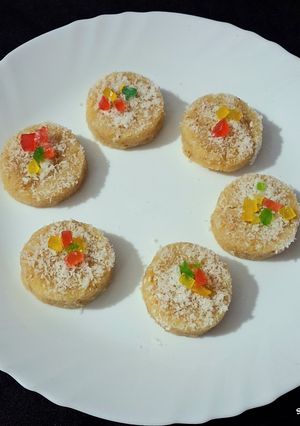 A picture of Coconut Rava Barfi.